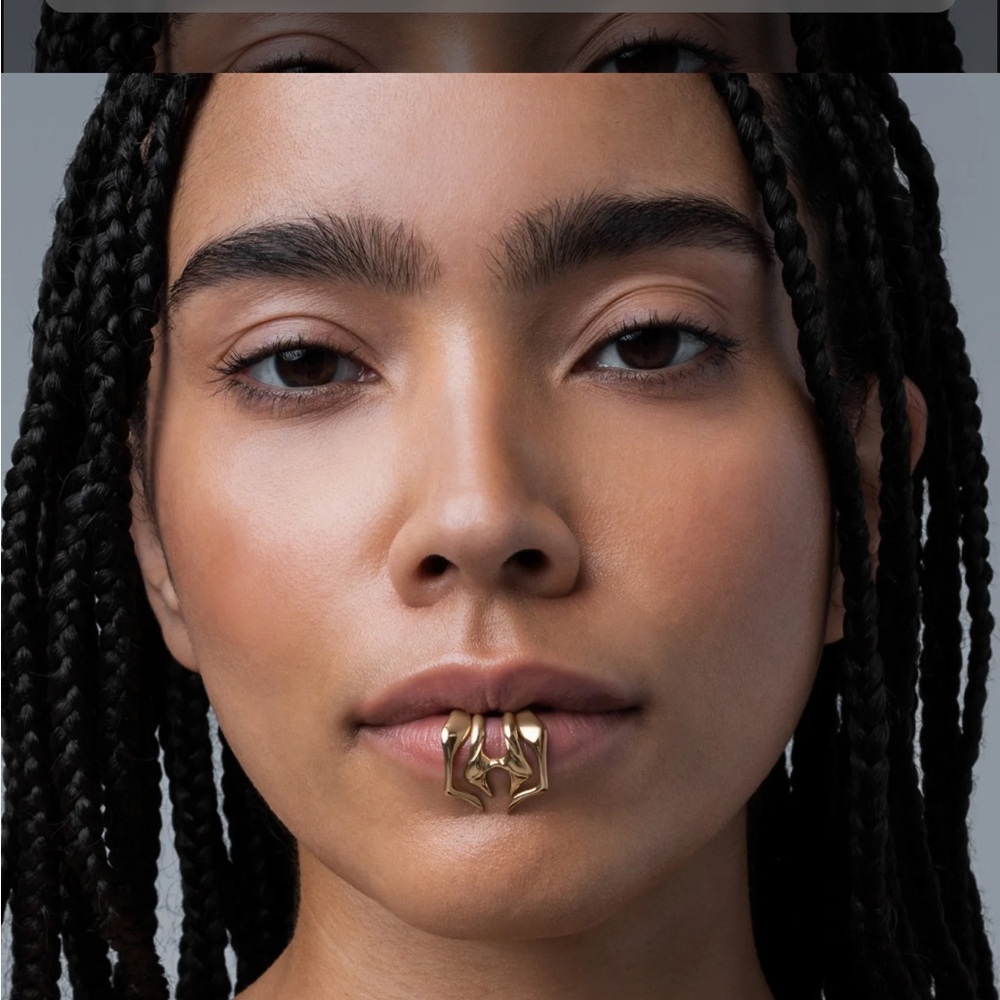 Vitaly ecstasy lip cuff in gold - Picture 2 of 2